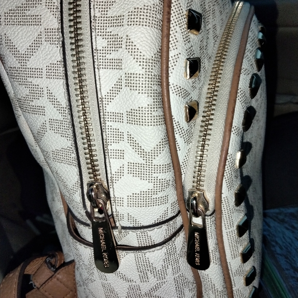 Mini BackPack - Picture 3 of 6